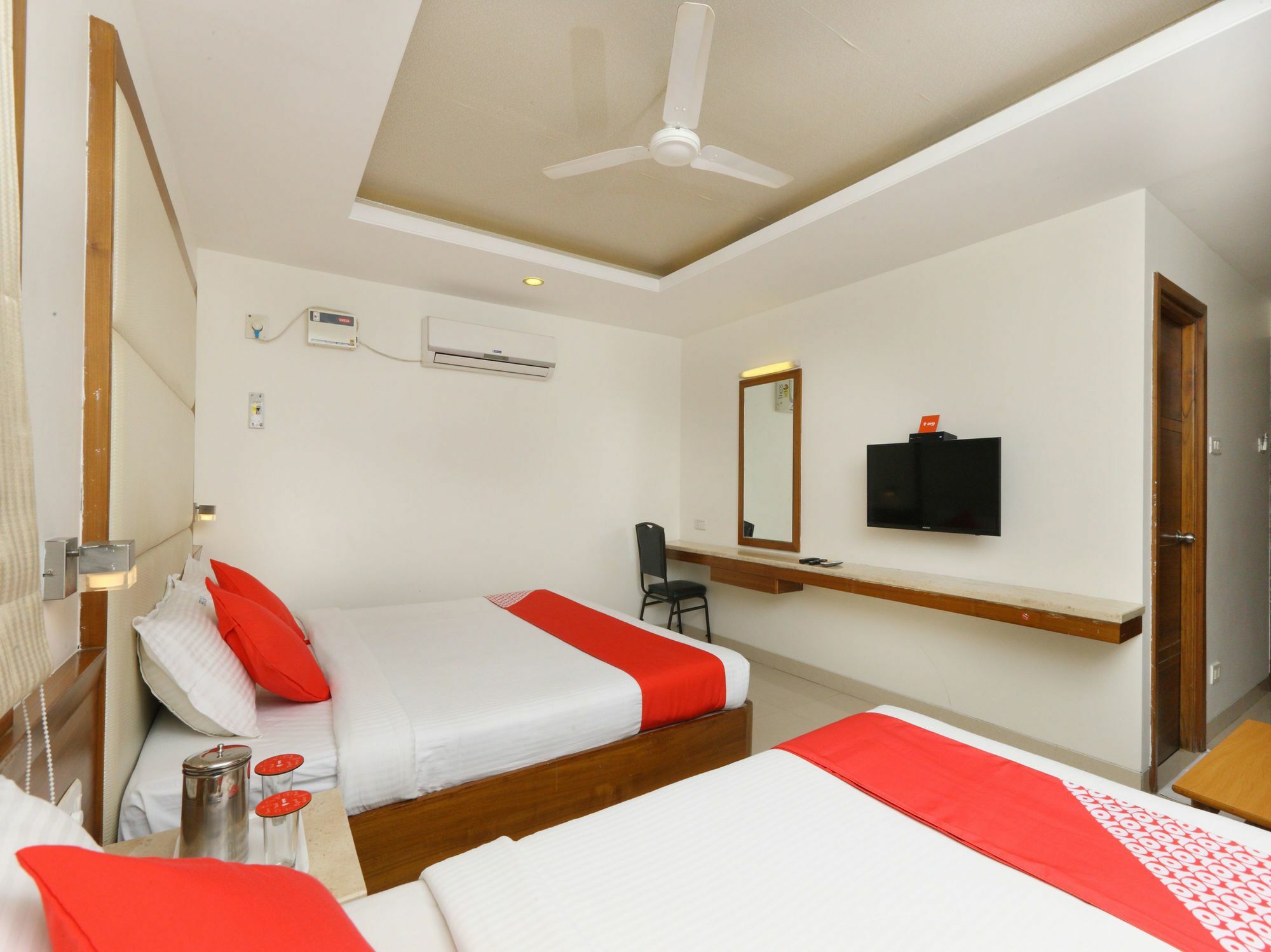 Oyo 683 Sri Chakra Hotel 3*